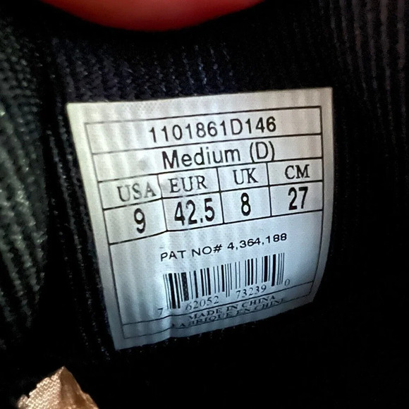 Brooks Revenna Men's White Red Running Shoe Sneaker Sz 9 / 42.5- 1101861D146 - Picture 3 of 13